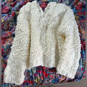 Beautiful thick white chunky sweater, size small